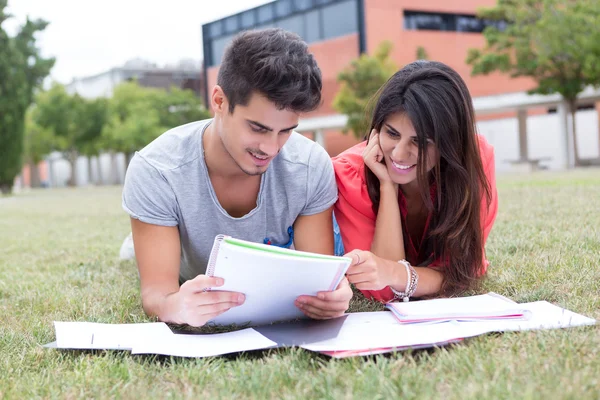 Couple of Students — Stock Photo, Image