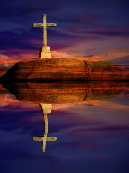 Cross silhouette and the clouds at sunset with reflection — Stock Photo, Image