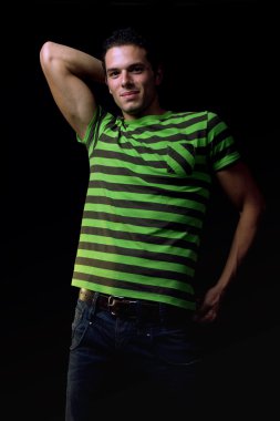 Genç musclular adam