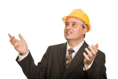 Sarı şapkalı bir mühendis