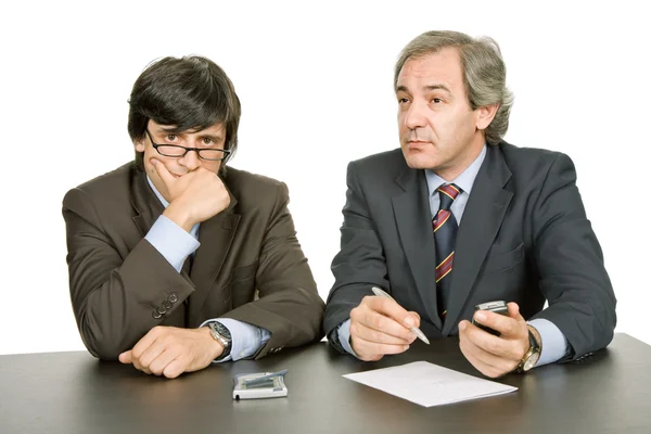 Zakelijke team dat werkt op een bureau, geïsoleerd op wit — Stockfoto