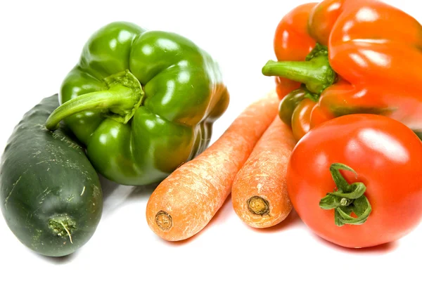 Conjunto de diferentes vegetais isolados em branco — Fotografia de Stock