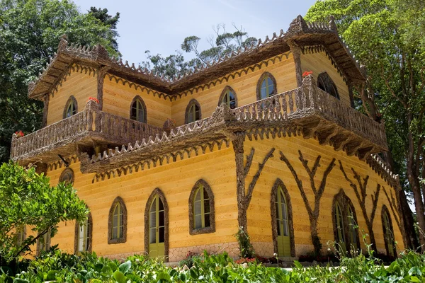 Régi palota belső kertek pena sintra városában. Portugália. — Stock Fotó