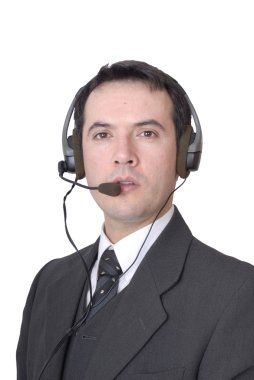 telefonla konuşan genç çağrı merkezi adam