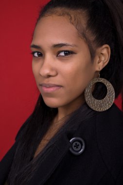 Genç casual kadın kapatmak