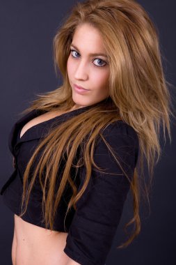 Genç ve güzel bir kadının portresi