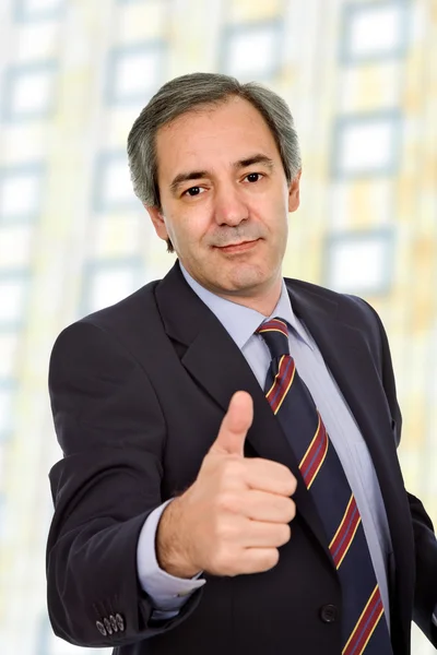 Business man going thumb up at the office — Stock Photo, Image