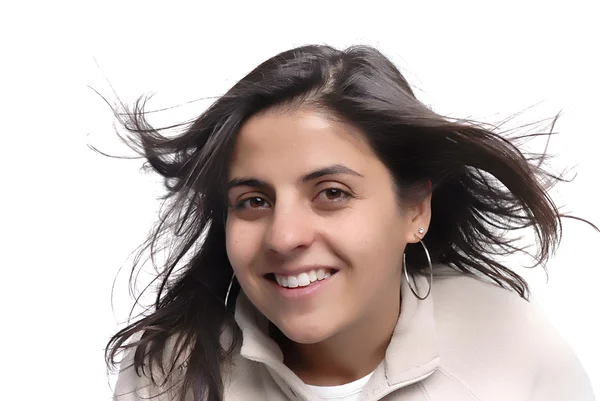 Jovem mulher feliz retrato com vento em seu cabelo — Fotografia de Stock