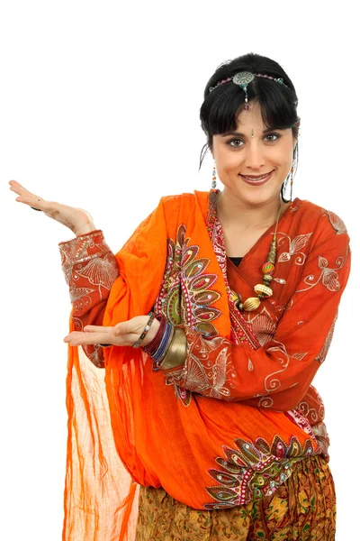 Fiatal, boldog nő egy hindu ruha, elszigetelt fehér — Stock Fotó