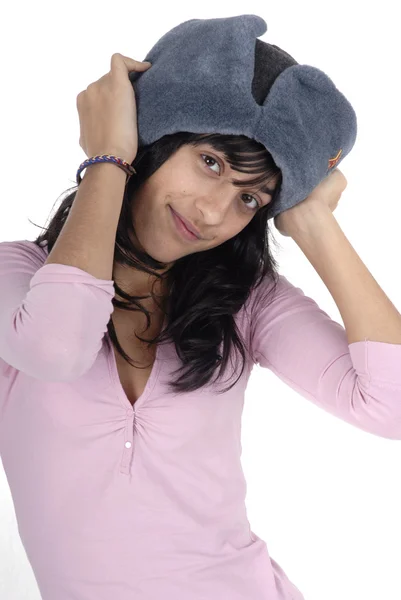 Ung flicka med en rysk hatt — Stockfoto