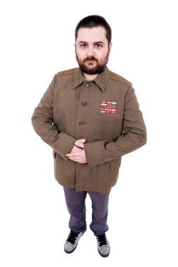 Rus askeri olarak giyinmiş genç adam