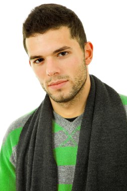 Kış için giyinmiş genç adam