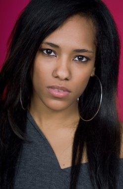 Genç casual kadın portresi yakın çekim