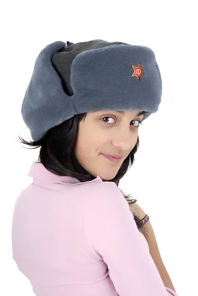 Jeune fille décontractée avec un chapeau russe — Photo