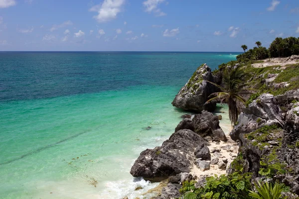Tulum kalıntıları küçük Meksika beach — Stok fotoğraf