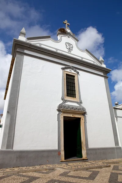 Igreja portuguesa típica em Olhao, Algarve, Portugal — Fotografia de Stock