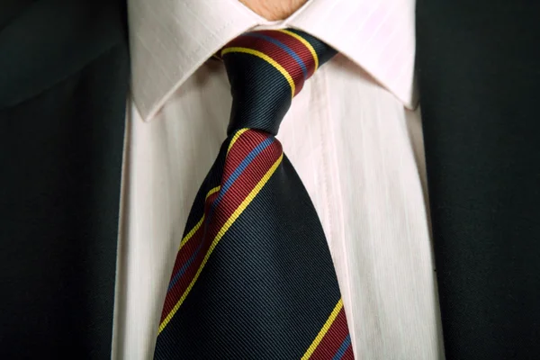 Λεπτομέρεια ενός επιχειρηματία κοστούμι με χρωματιστή γραβάτα — Φωτογραφία Αρχείου