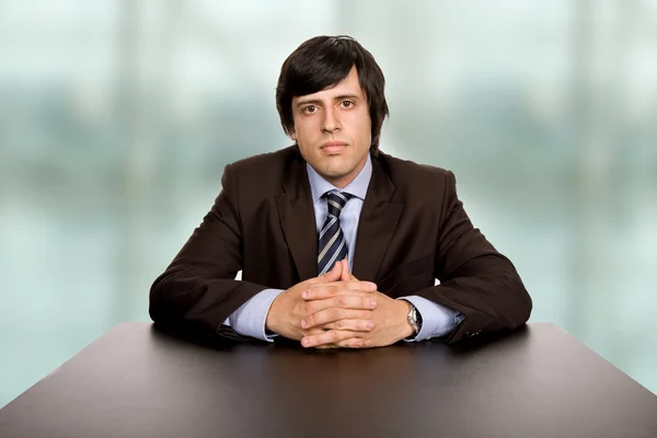 Young business man on a desk at the office — Stock Photo, Image