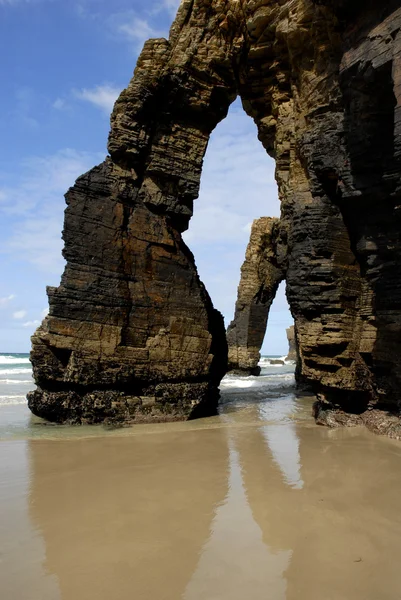 Al norte del acantilado de roca de España en la costa — Foto de Stock