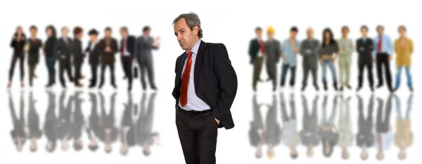 Ο άνθρωπος μπροστά από μια ομάδα των επιχειρήσεων — Φωτογραφία Αρχείου