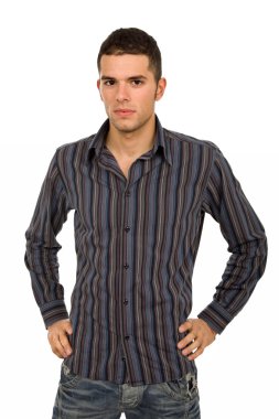 Beyaz arka planda genç casual adam portresi