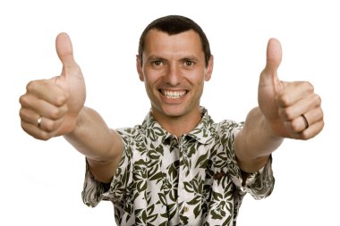 Beyaz bir arka plan genç casual adam portresi