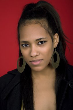 Genç casual kadın kapatmak