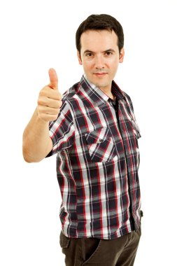 Beyaz bir arka planda başparmak yukarı genç casual adam portresi