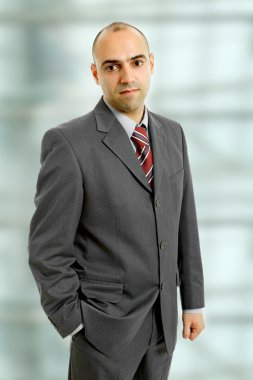 dalgın genç iş adamı yakın çekim