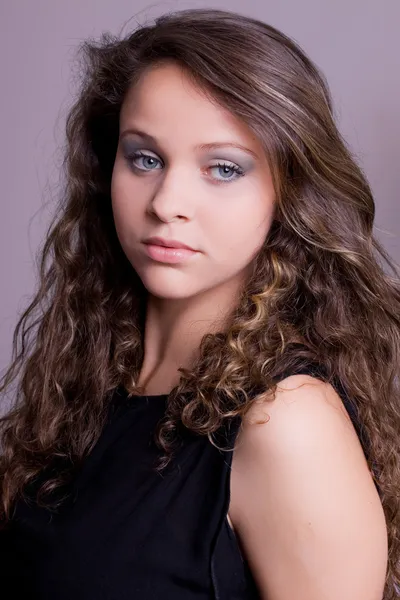 Young beautiful teenager brunette close up — Stock Photo, Image