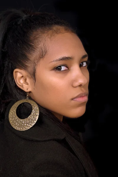 Retrato de joven hermosa mujer de cerca —  Fotos de Stock