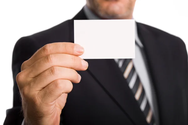 Бизнесмен предлагает визитную карточку — стоковое фото