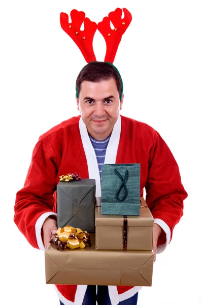 Jeune homme avec chapeau de Père Noël tenant quelques cadeaux — Photo