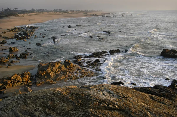 Skały portugalskiego wybrzeża — Zdjęcie stockowe