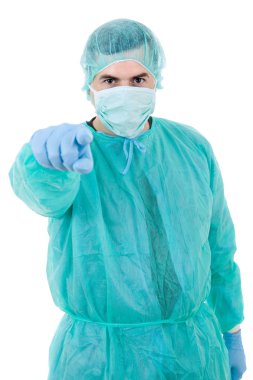Beyaz arka plan üzerinde izole genç erkek doktor