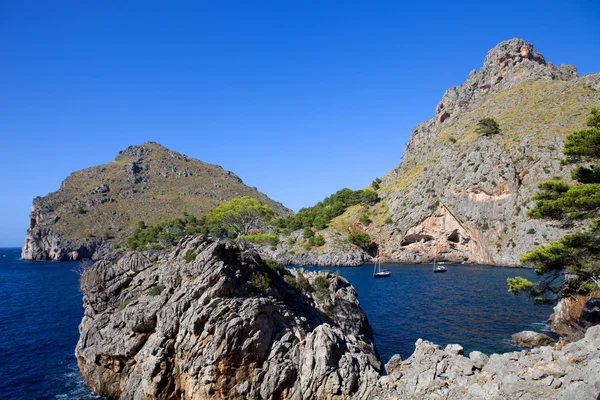Středozemní moře a na pobřeží ostrova mallorca, Španělsko — Stock fotografie