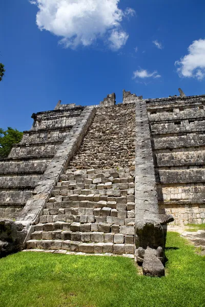 Detalle del antiguo templo maya en Chichén Itza, Yucatán, México —  Fotos de Stock