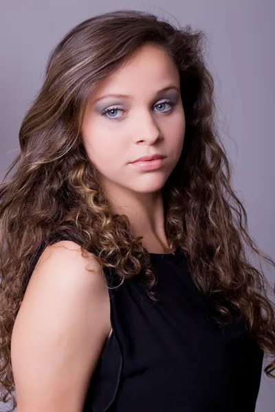 Young beautiful teenager brunette close up — Stock Photo, Image