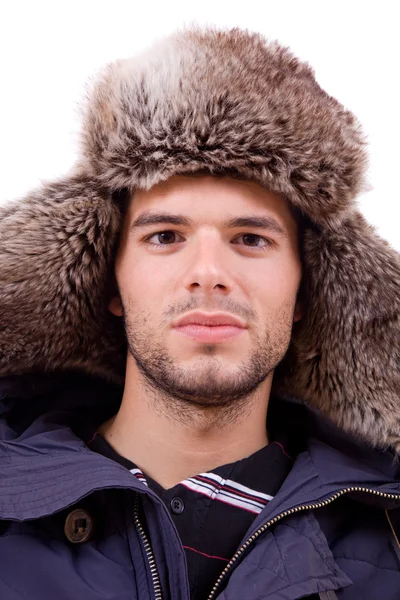 Jeune homme habillé pour l'hiver — Photo