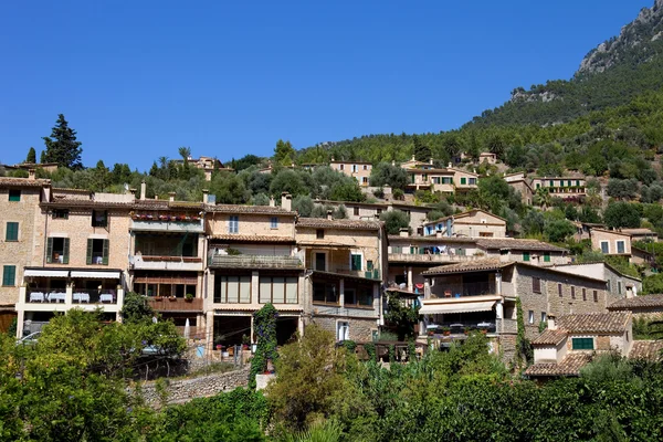 Pintoresco e histórico pueblo de Deia — Foto de Stock