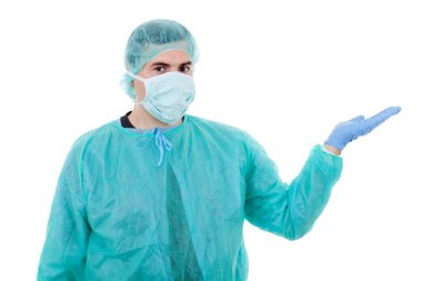 Beyaz arka plan üzerinde izole genç erkek doktor