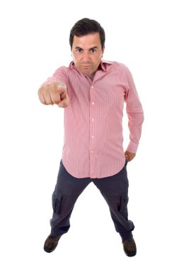 Beyaz arka planda genç, sıradan bir adam.