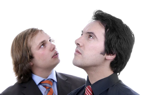 Due giovani uomini d'affari ritratto su bianco. concentrarsi sull'uomo di destra — Foto Stock