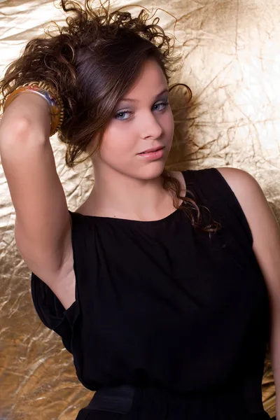Młody nastolatek piękny brunetka blisko portret — Zdjęcie stockowe