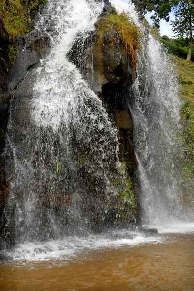 大瀑布在亚速尔群岛岛屿 s.米格尔 — 图库照片