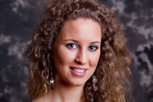 An young beautiful woman close up portrait — Stock Photo, Image