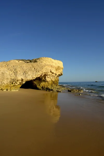 Portugalskim algarve plaży, na południu kraju — Zdjęcie stockowe