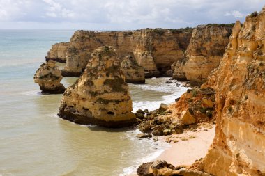 algarve adlı güzel plajı