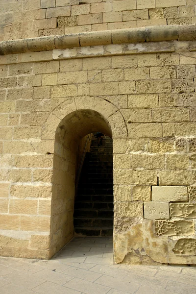 Starożytne drzwi w budynku starej — Zdjęcie stockowe