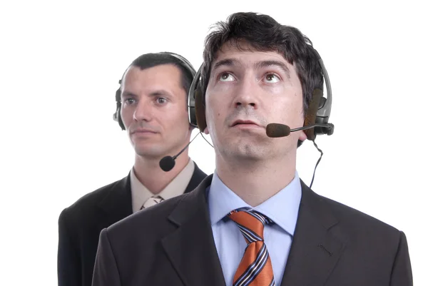 Dva mladí call centrum muži mluví na telefonu — Stock fotografie